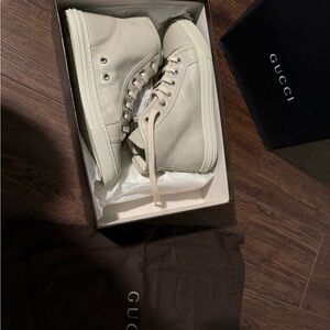 Authentic Gucci leather shoes. Euro size 35, US size 36. Never wear it.